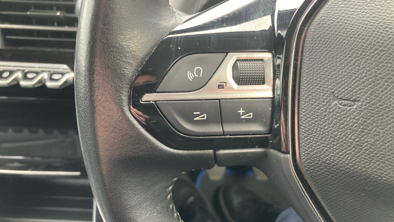 Peugeot 208 1.2 PureTech 100 Allure 5dr Petrol Hatchback